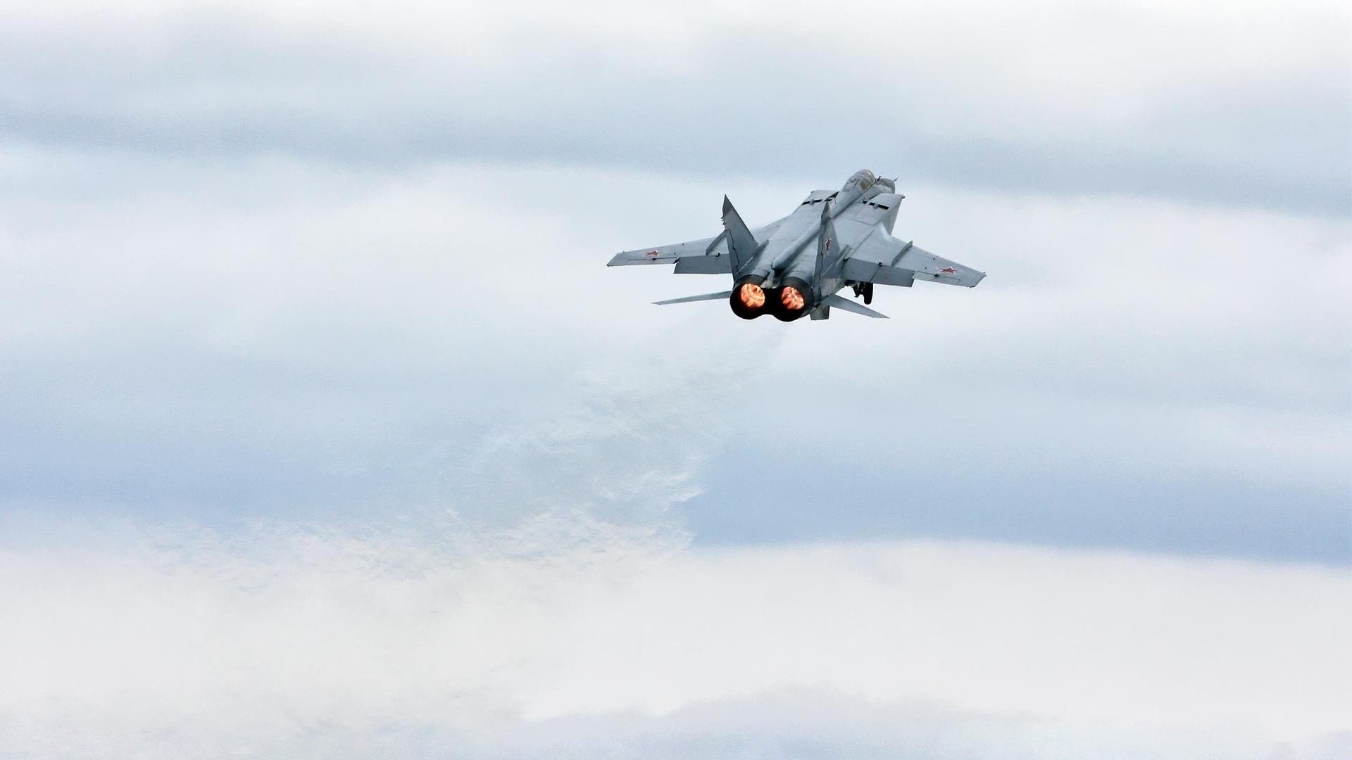 “东安湖体育公园迎来跑酷明星,挑战全新极限”