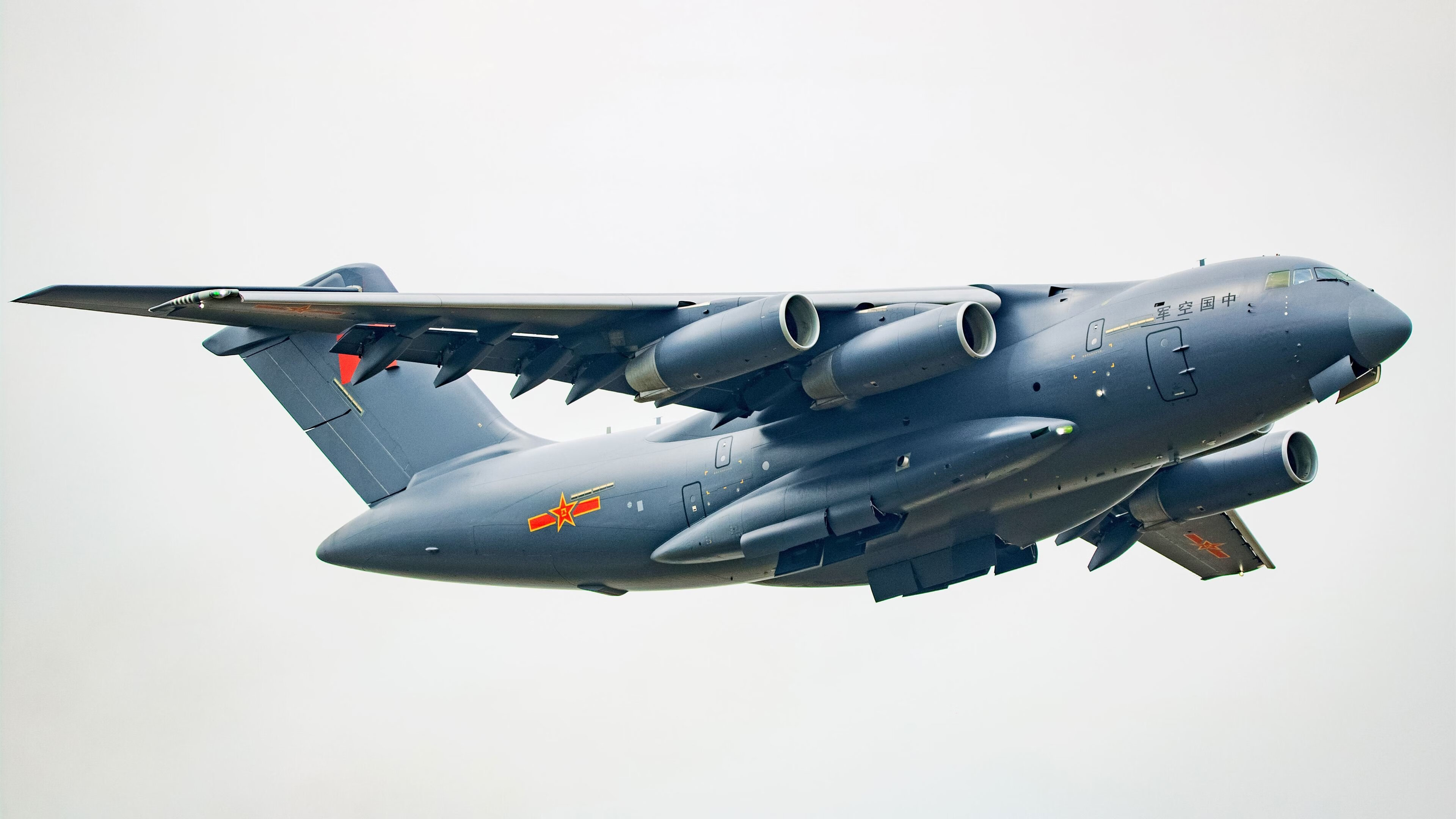 九游下载官网-队内友谊赛激烈进行教练观察球员状态调整战术部署